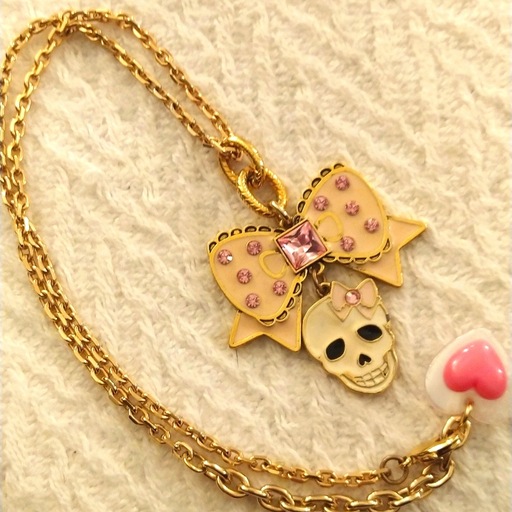TARINA TARANTINO skull with bow necklace